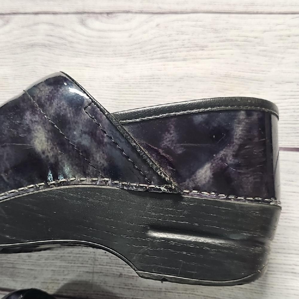 Dansko 38 Black and Blue/green Patterned Clogs - Picture 9 of 15